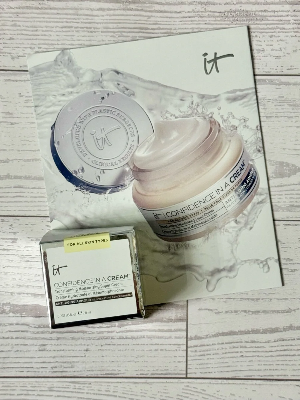 iT Cosmetics Confidence in a Cream Anti-Aging Hydrating Moisturizer Skincare